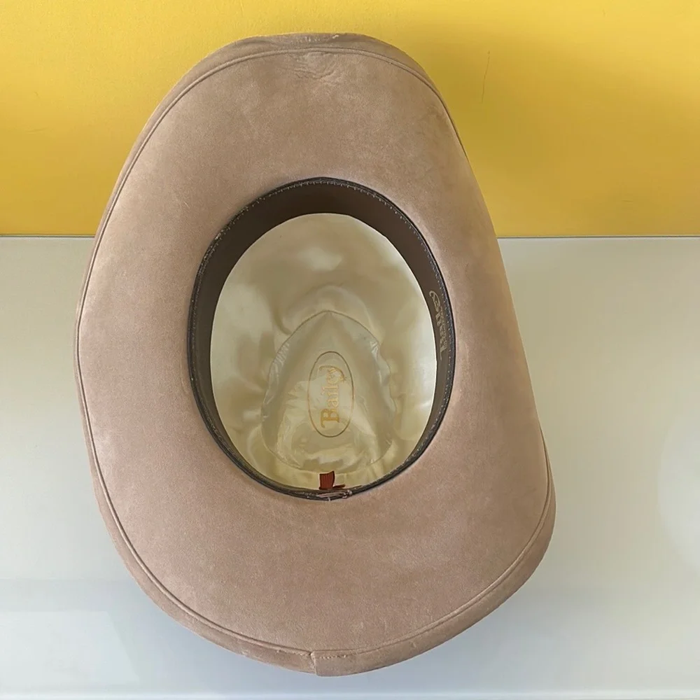 Bailey U-Rollit Brick Crown Western Cowboy Hat in Tan Velvet